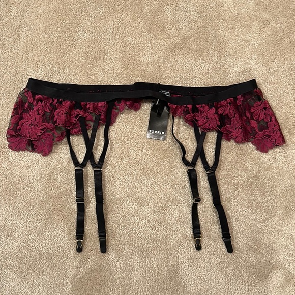 NWT Torrid Floral Garter Belt - Picture 4 of 6